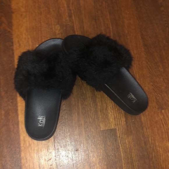 Faux fur slides - Picture 1 of 5